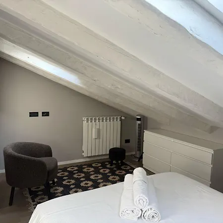 Rodolfo Valentino Loft Apartment *